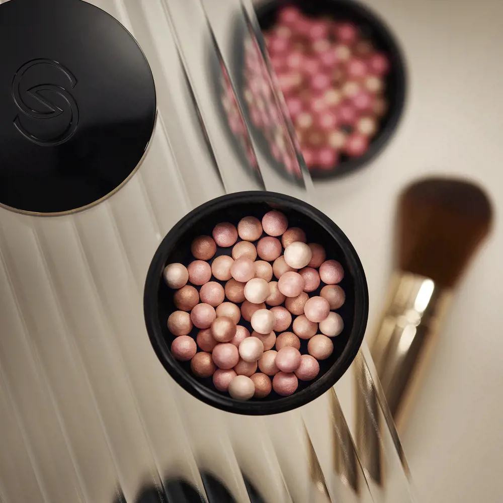 Puder z serum w perełkach Giordani Gold